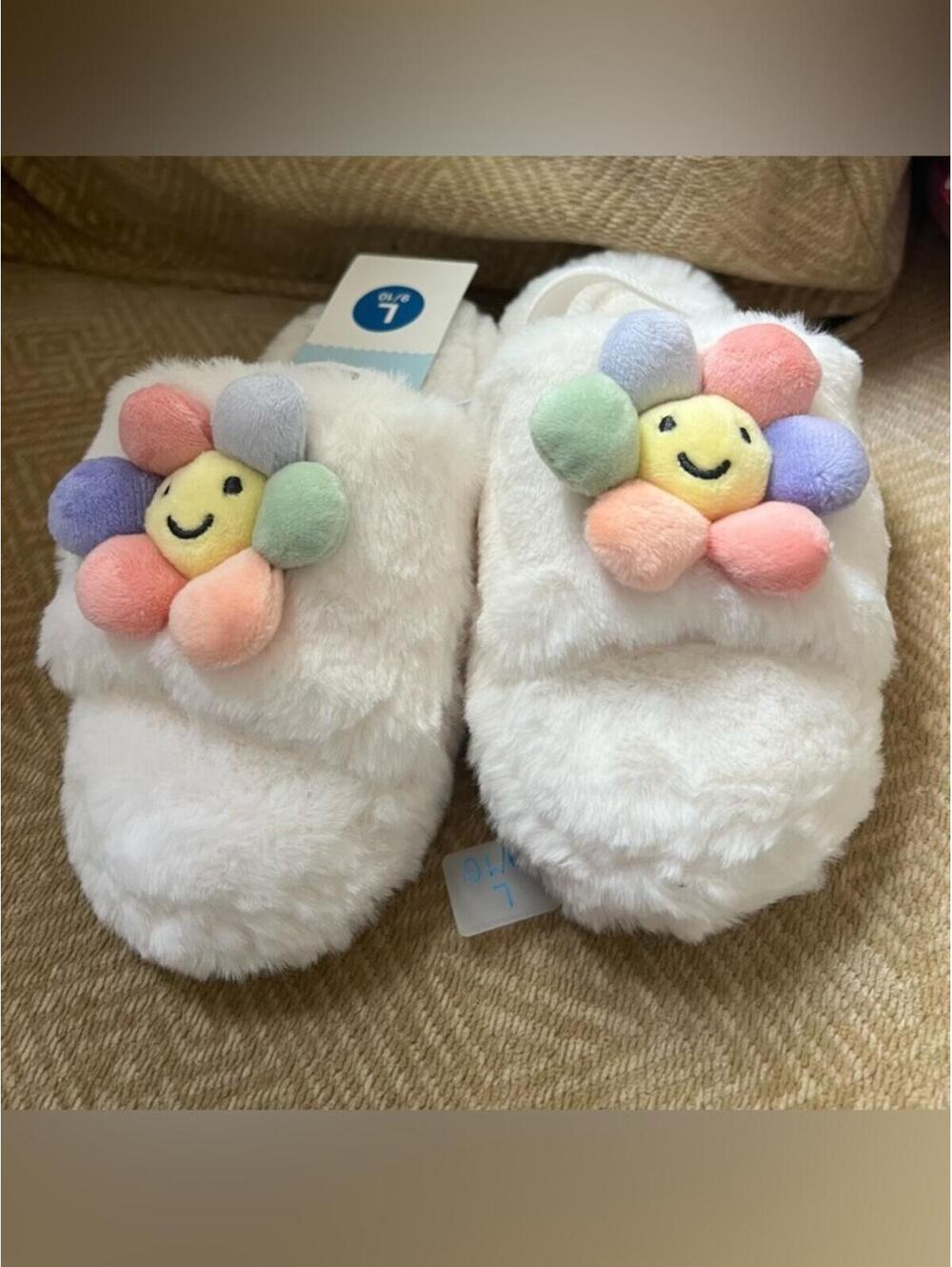 Cat & Jack Kids 3D Flower Slippers Size L 9/10